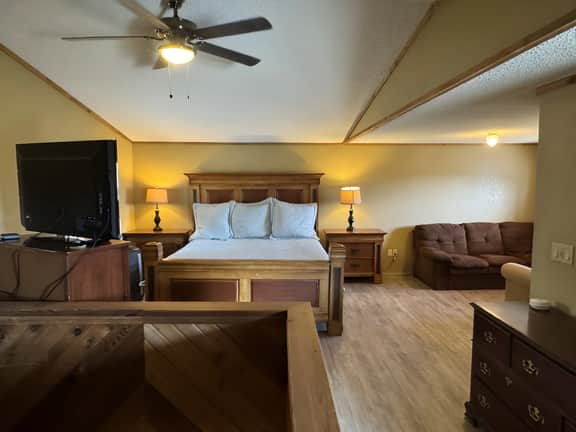 Pinecone Lodge - Image 5
